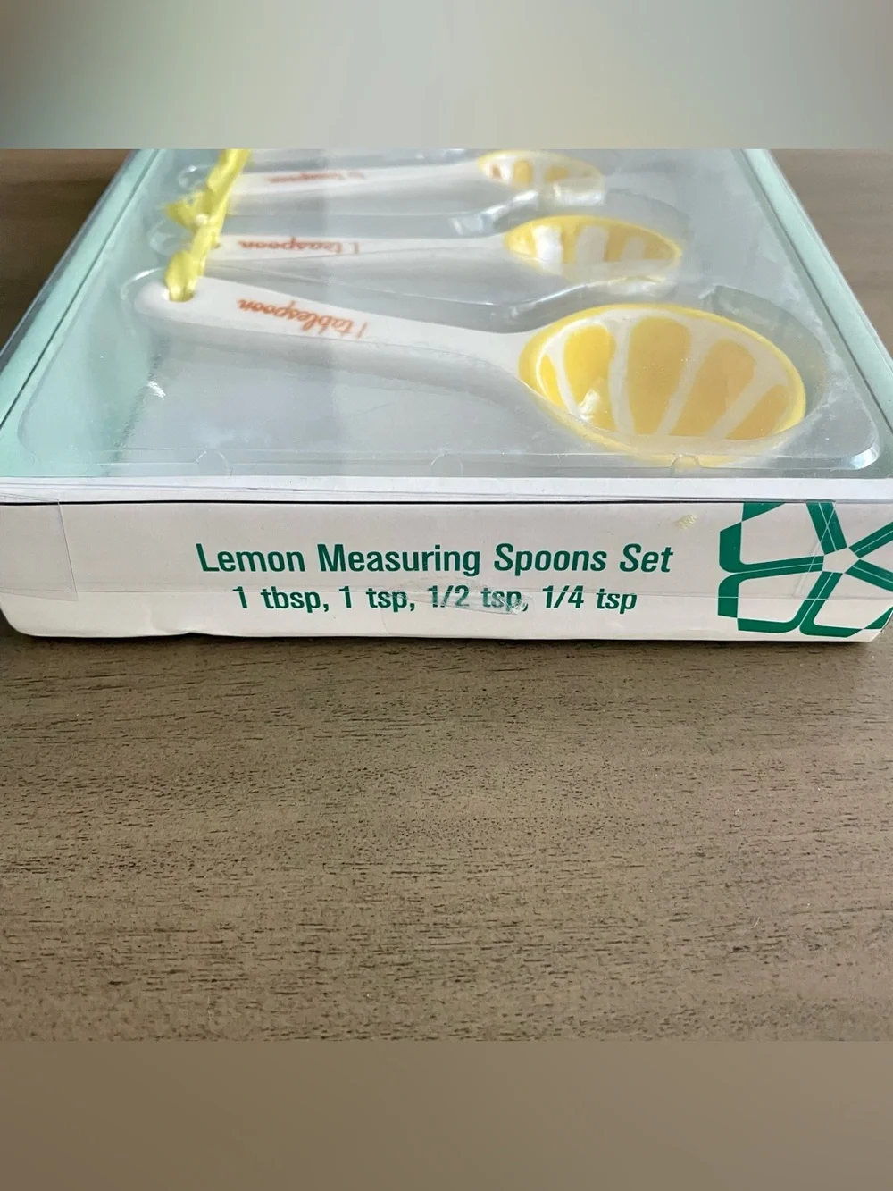 NWT Trina Turk Ceramic Lemon Measuring Spoons Set